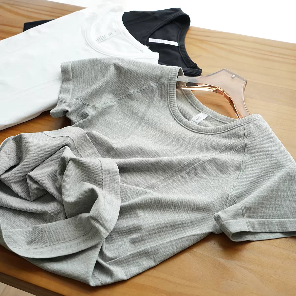 Summer Women's Short Sleeve Yoga T-Shirt Sports Shirt Gym Clothes Fitness Blouse Running Sweatshirt Casual Yoga Clothing Top