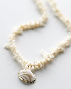 CORAL CHIP SEASHELL PENDANT NECKLACE
